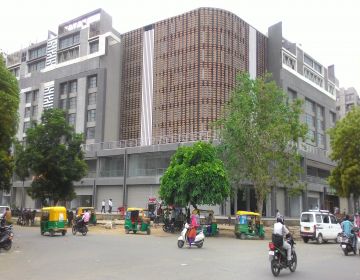 commercial showroom on Rent